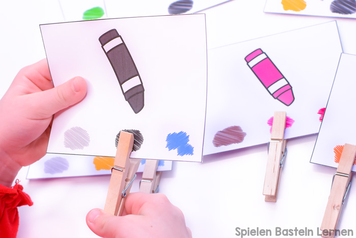 Diese bunten Malstiftfarben Klammerkarten sind toll zum Farbenlernen und einfach zu nutzen. Sie können mit Wäscheklammern benutzt werden, mit kleinen Gegenständen zum Markieren der richtigen Antwort, oder einfach mit einem Bleistift. Perfekt für Vorschüler und Kindergartenkinder.